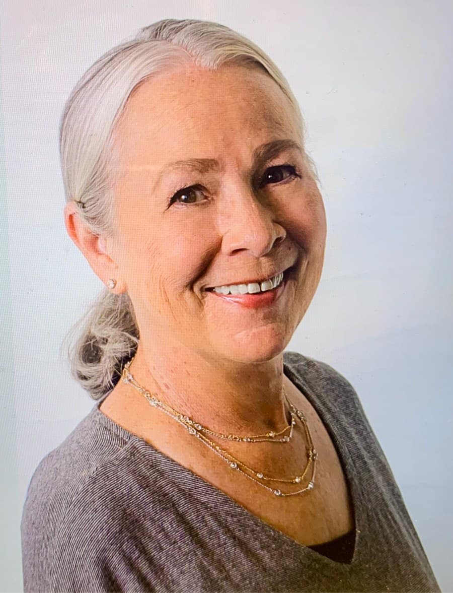 Christi Farley, Art and Interior Design Consultant for Farley Creative.